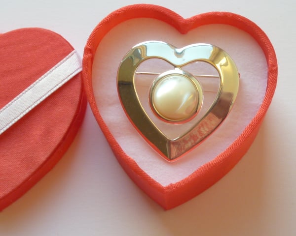 Silver Heart Brooch with mother of pearl 
