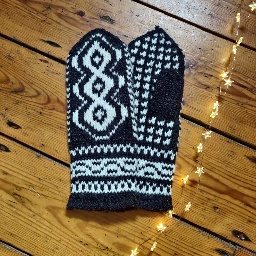 Hand knit Dark Brown White Wool Mittens Fairisle Winter Nordic Christmas 