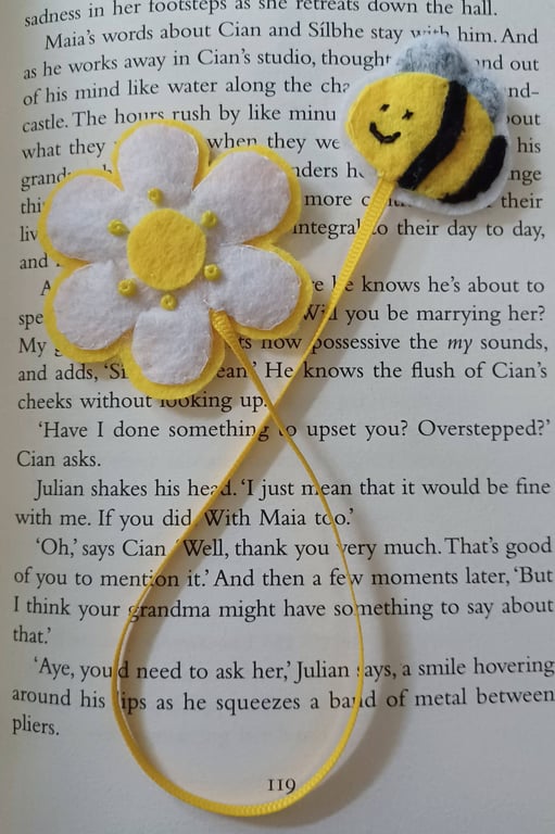 Hand Sew Daisy and Bee Felt Bookmark