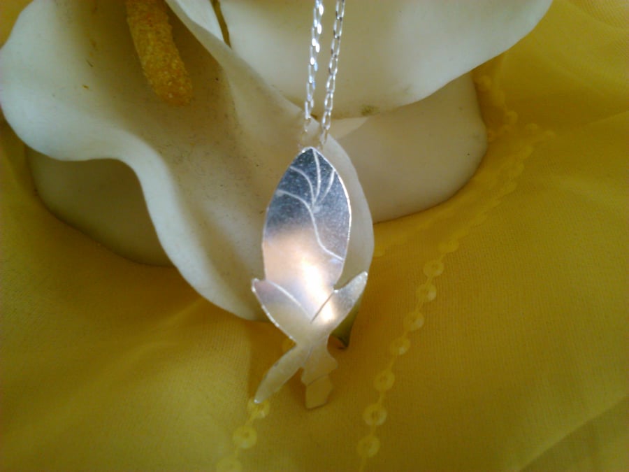 sterling silver rose bud necklace