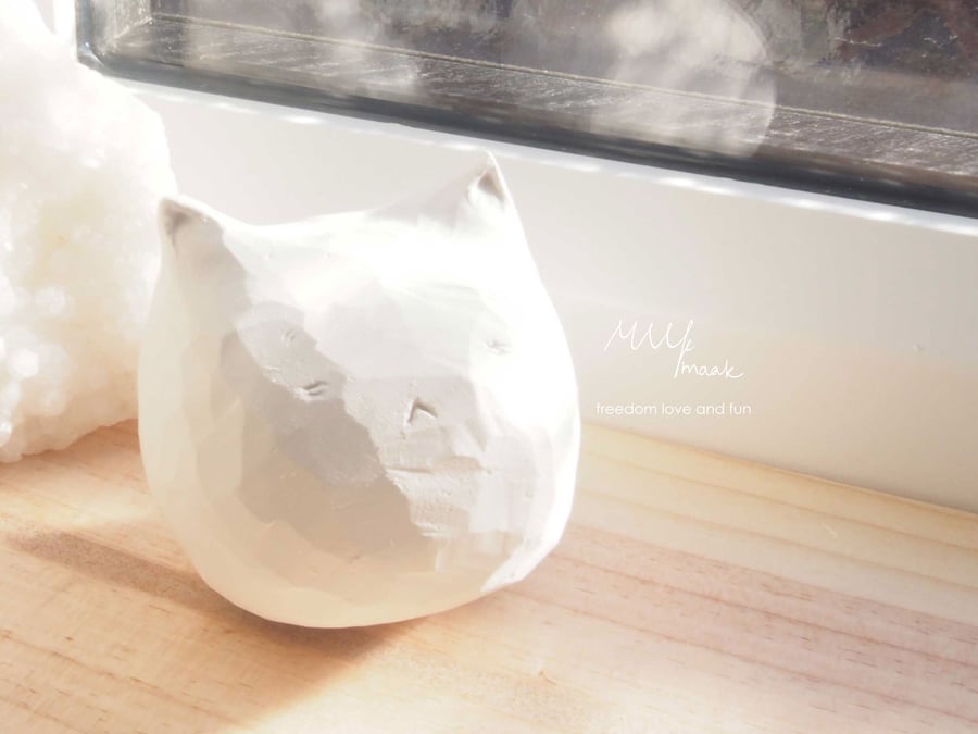Meow Ball Ceramic Aroma Diffuser - White