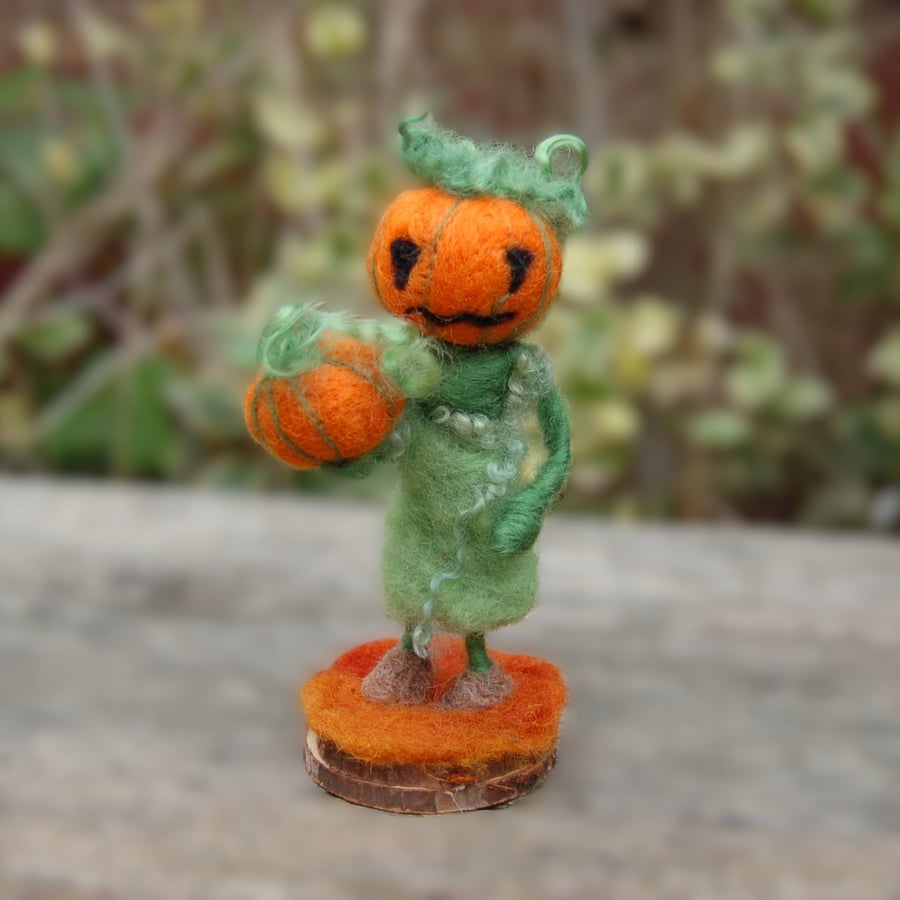 Halloween Autumn decoration, Pumpkin harvest Halloween Figure 'Jill O Lantern' 