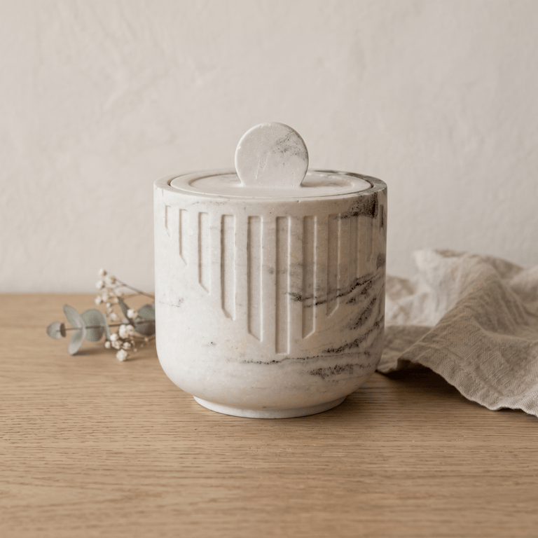 White marbled jewellery box with lid for rings, earrings and keepsakes