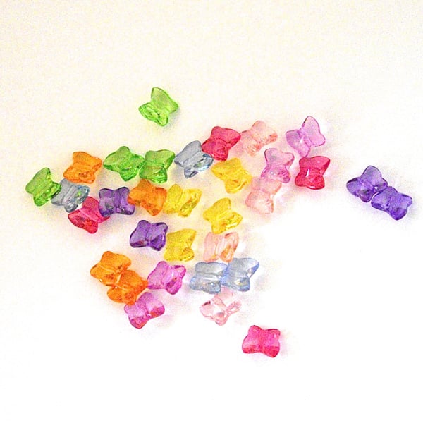 32 x Perspex Butterfly Beads (10 x 9 mm)