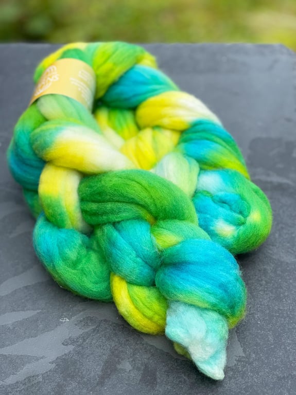 Hand Dyed Cormo Spinning Fibre 100g New Leaves