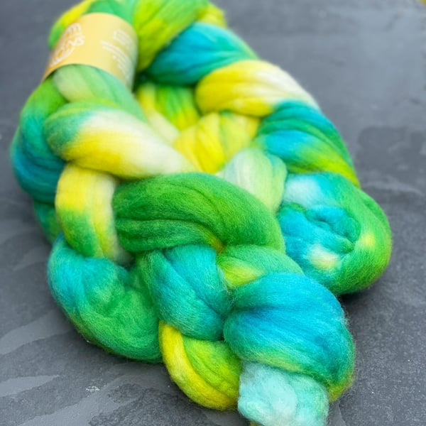 Hand Dyed Cormo Spinning Fibre 100g New Leaves