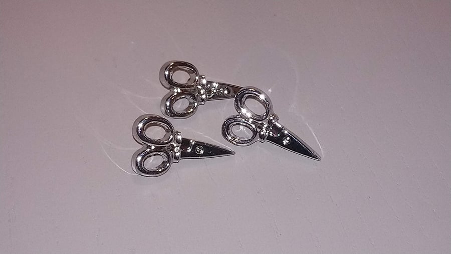 Novelty Silver Scissors Buttons, 22mm - Different Pack Sizes
