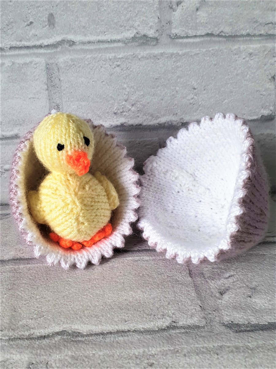 Chick and Egg knitted toy