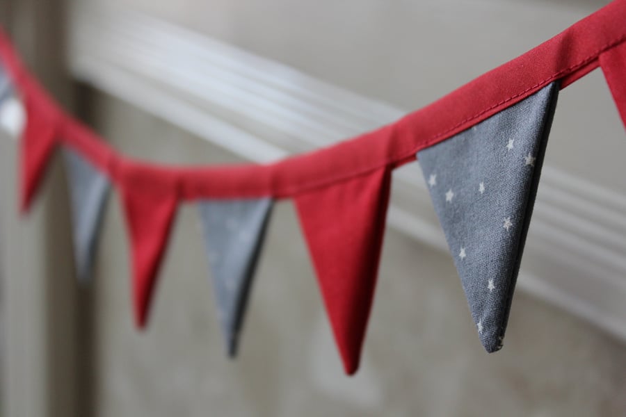 Mini Christmas Bunting - Red and Grey with White Stars