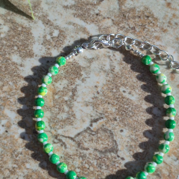 Green Dyed White Jade Dainty Beaded Bracelet 