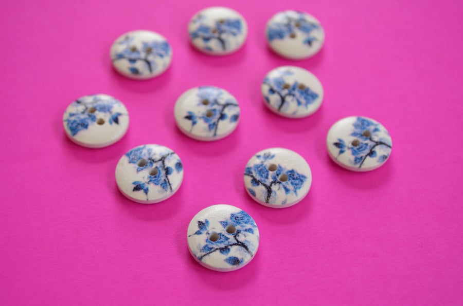 15mm Wooden Floral Buttons Blue White 10pk Flowers (SF1)