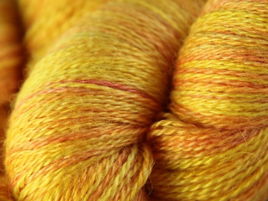 Daffy - Silky baby alpaca laceweight yarn