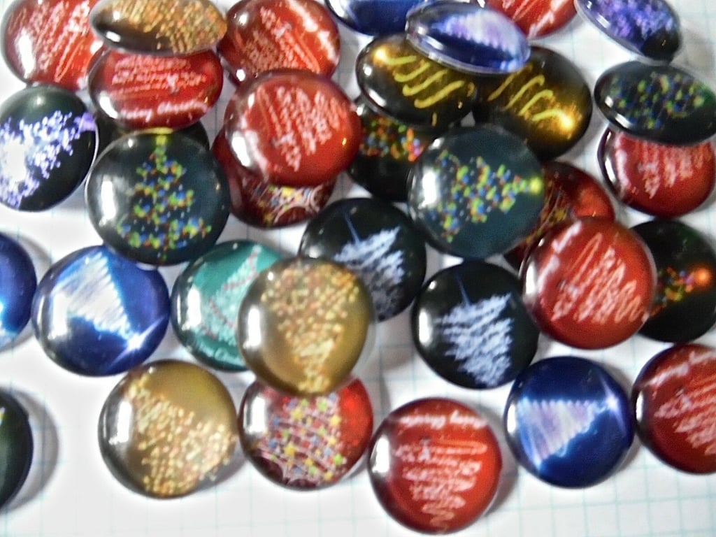 10 Glass Cabochons  20mm assorted Christmas Tree pattern