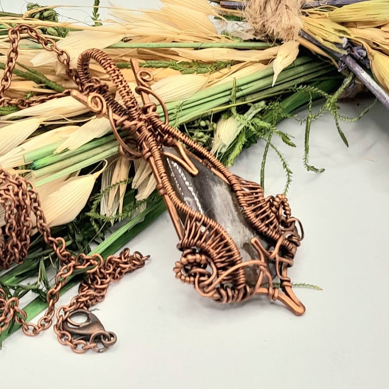 Elven Style Copper Necklace With Purple Labradorite