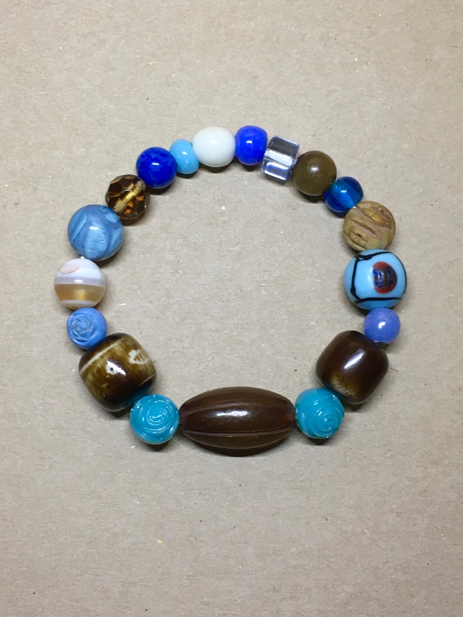 Beautiful lot of vintage beads elasticated bracelet - Upcycled jewelry