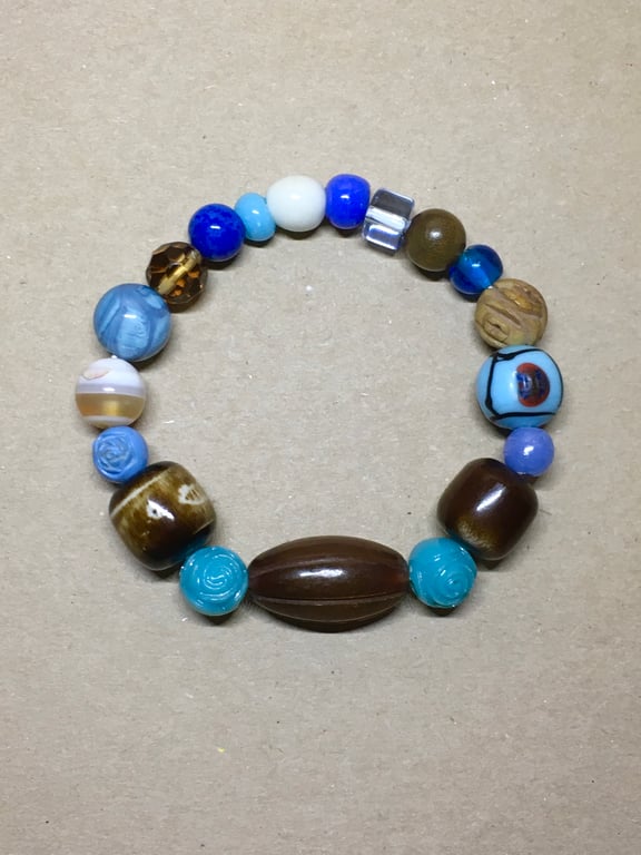 Beautiful lot of vintage beads elasticated bracelet - Upcycled jewelry