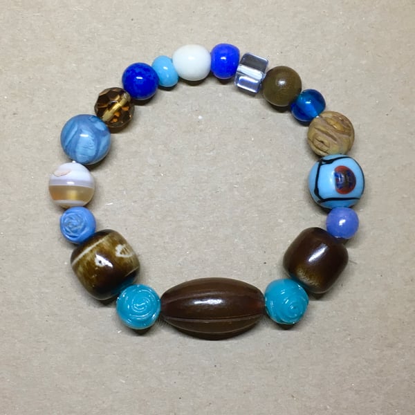 Beautiful lot of vintage beads elasticated bracelet - Upcycled jewelry