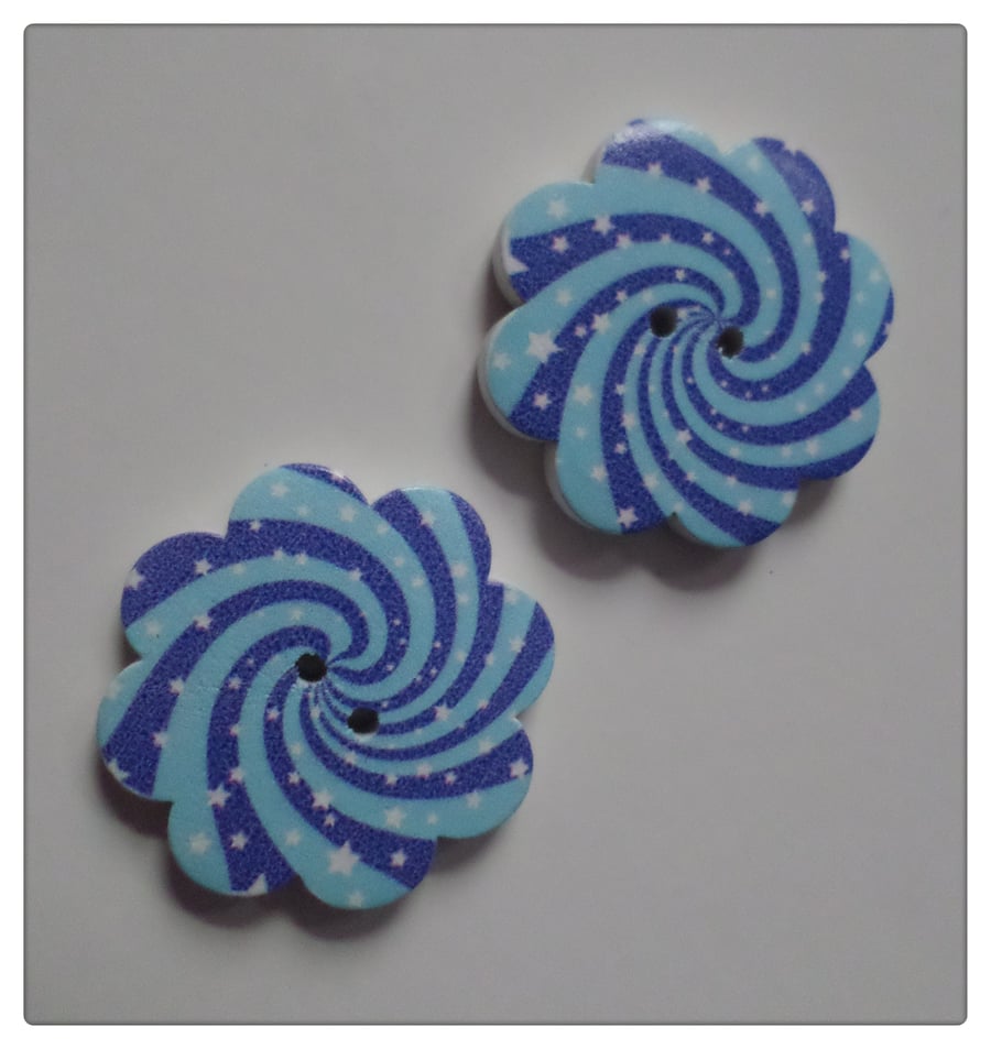 5 x 2-Hole Printed Wooden Buttons - 38mm - Scalloped - Blue Swirl & Stars