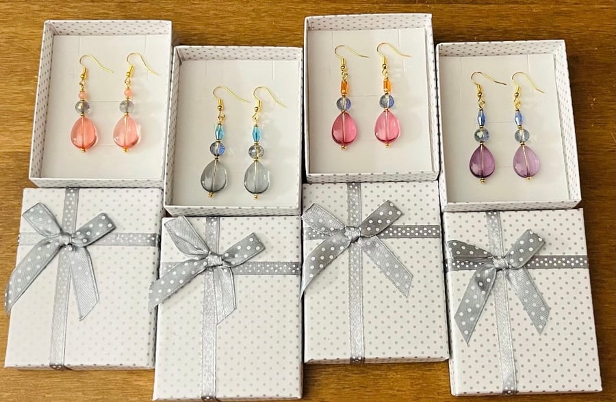 Sparkling boxed earrings. ‘Waterdrop’ design. 