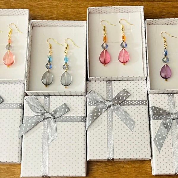 Sparkling boxed earrings. ‘Waterdrop’ design. 