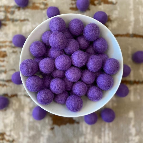 Shades of purple (see photos), 2.5cm 100% Nepalese wool felt pom poms
