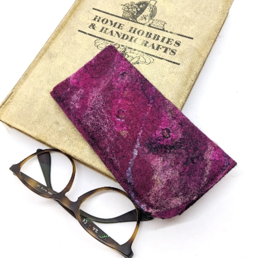 Glasses case: felted wool - pinks