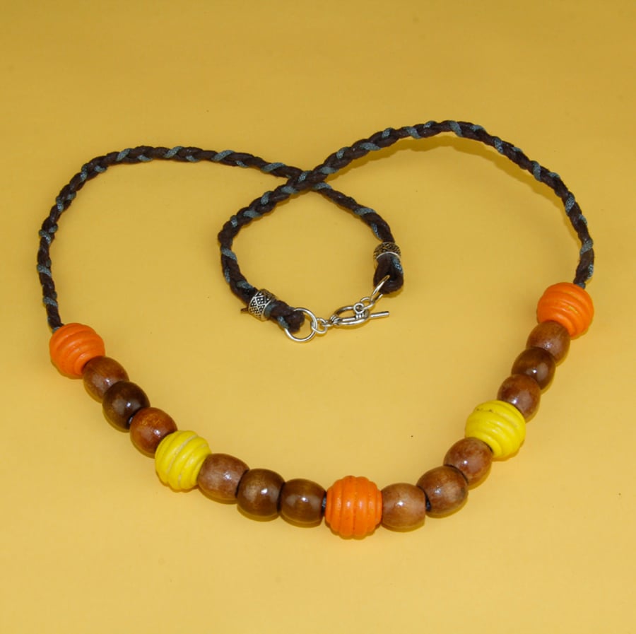 WOODEN BEAD NECKLACE
