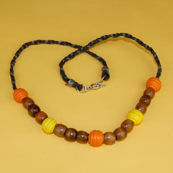 WOODEN BEAD NECKLACE