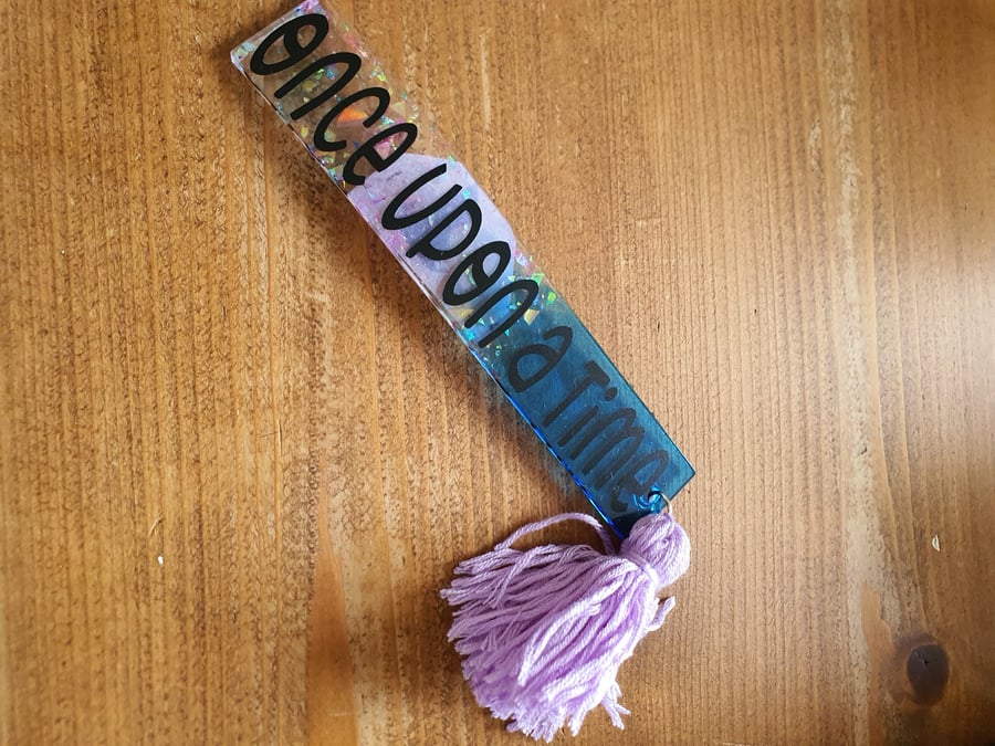 Hamdmade resin bookmark with tassel