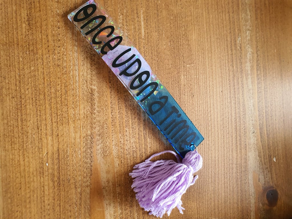 Hamdmade resin bookmark with tassel