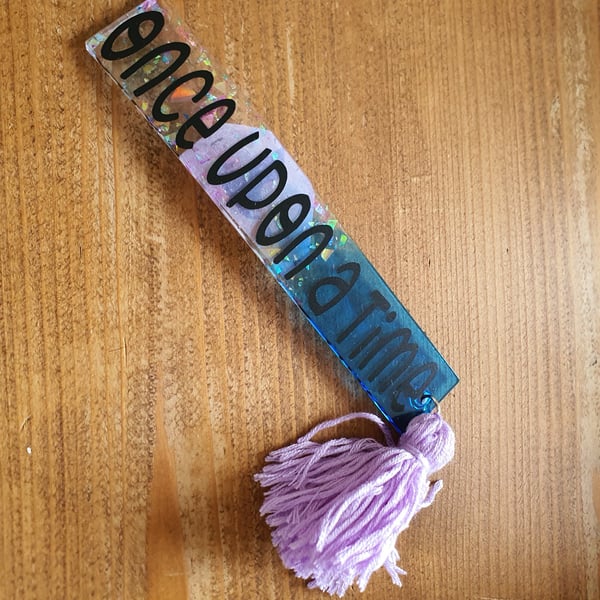 Hamdmade resin bookmark with tassel