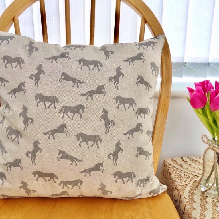Cushion with Pad: Unicorn Throw Pillow 17" (43cm) 