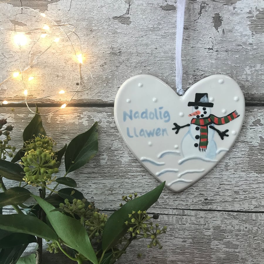 Nadolig Llawen - Hand painted Snowman in the snow Christmas Ceramic Heart