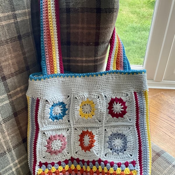 Floral Granny Squares Shoulder Tote Bag crocheted in cotton yarn.