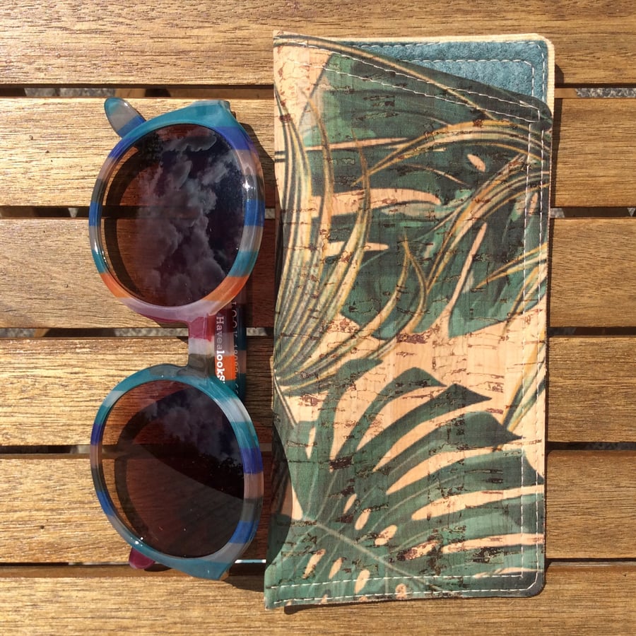 Cork glasses case, jungle leaf print 