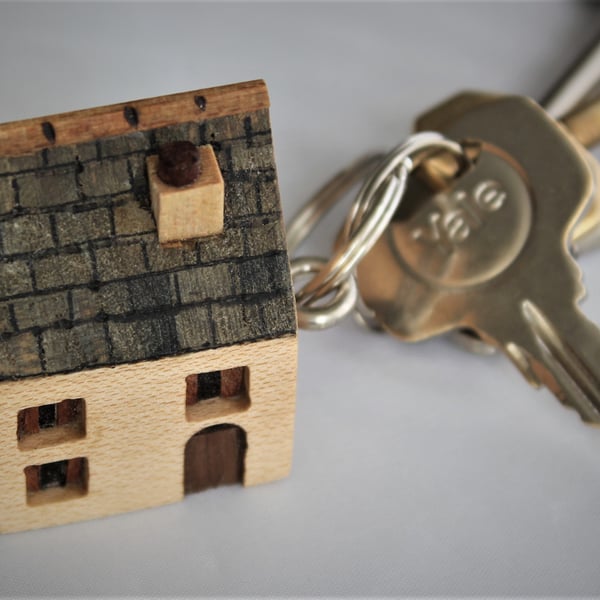 Little wooden house keyring (for your new home)