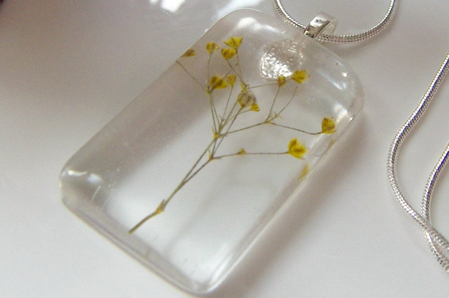 Real Gypsophila Flower Necklace in Resin Summer Nature - SUNSHINE