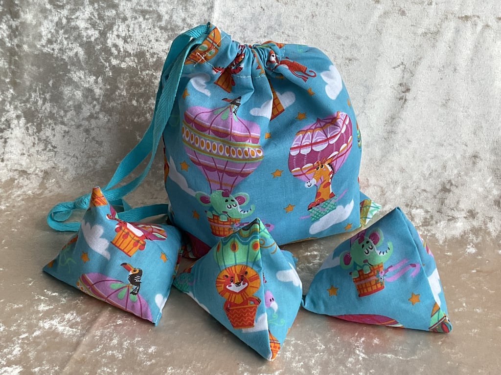 BALLOON SAFARI 3 LITTLE BEAN BAGS RICE FILLED THROWING OR JUGGLING GAME & BAG