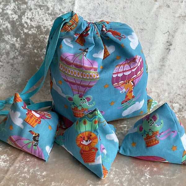 BALLOON SAFARI 3 LITTLE BEAN BAGS RICE FILLED THROWING OR JUGGLING GAME & BAG