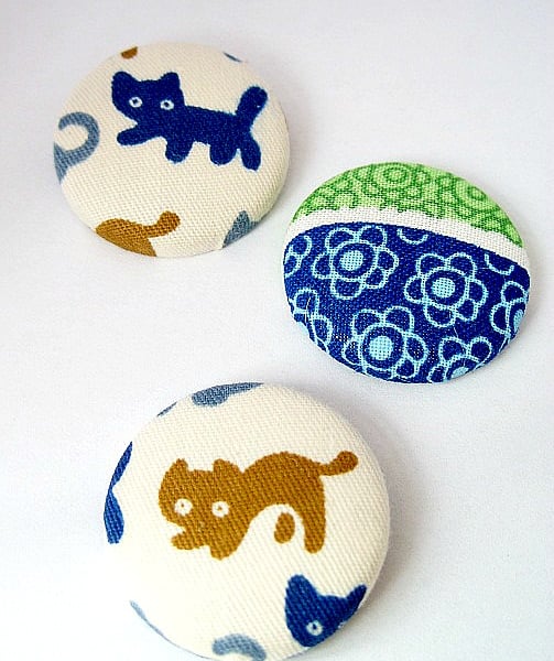 Cat & Flowers Badge Set