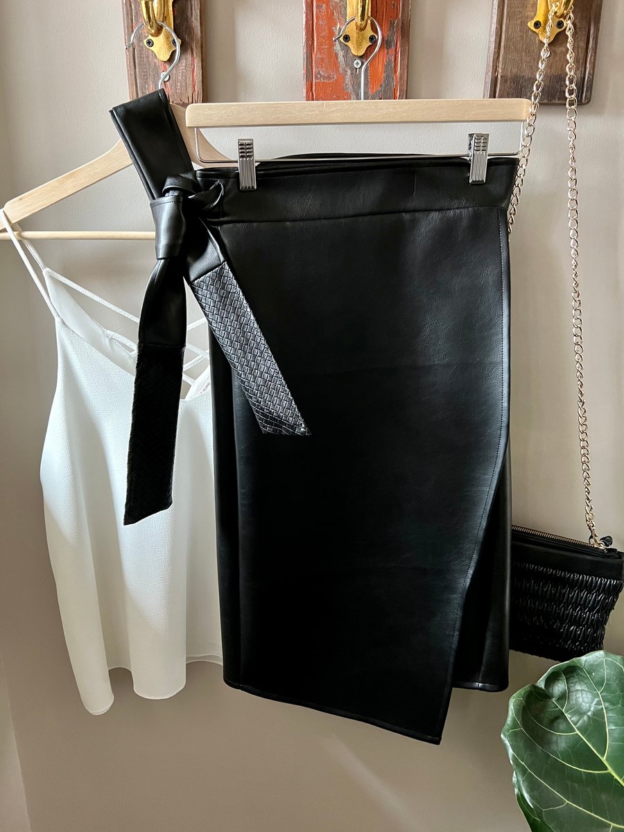 Black Vegan Leather Wrap Skirt . Faux Leather Skirt . Wrap Skirt . Size 8