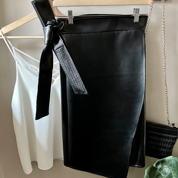 Black Vegan Leather Wrap Skirt . Faux Leather Skirt . Wrap Skirt . Size 8