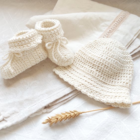 Baby Hat and Booties Set, eco-friendly, certified cotton, new baby gift