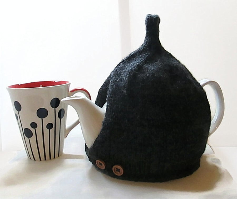 Tea Cosy in Charcoal Aran Wool