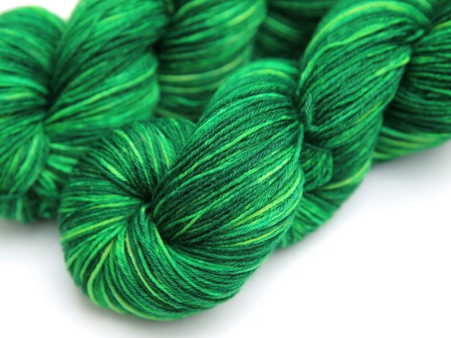 SALE: Dizzy - Superwash wool-nylon 4-ply yarn