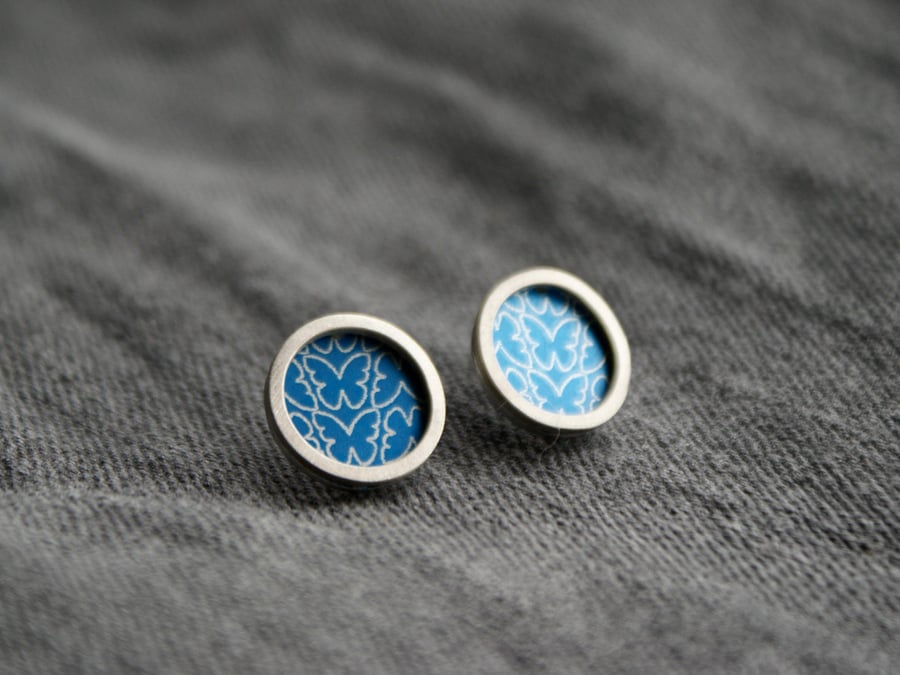 Blue butterfly pattern studs - silver circle