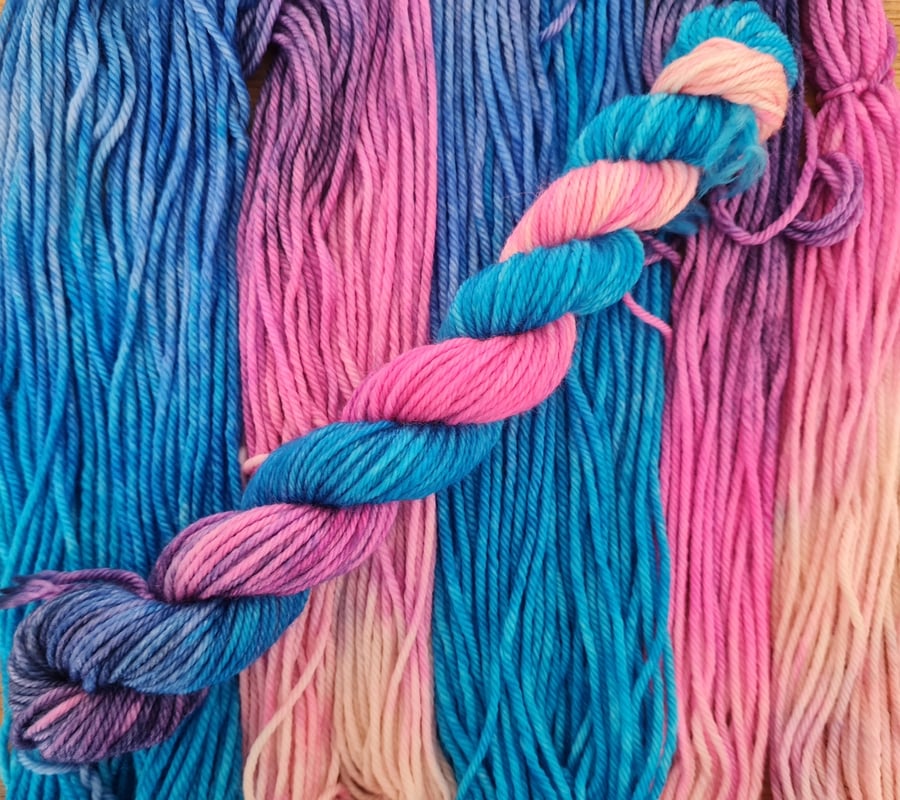 Hand dyed yarn. Mini skein, 20g