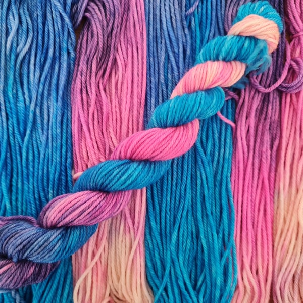Hand dyed yarn. Mini skein, 20g