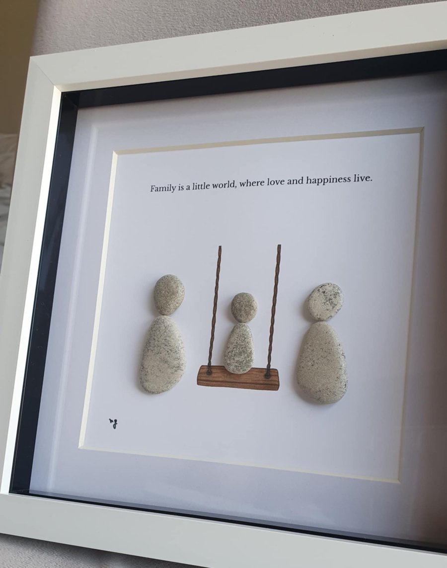 Family Pebble Art Frame (01) Handmade Parents and Child Gift with Quote