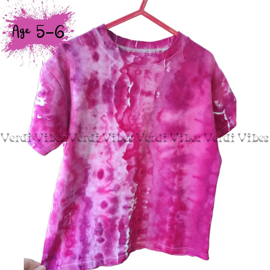 Kids ice dyed t-shirt, Age 5-6 in shades of pink. 100% cotton.